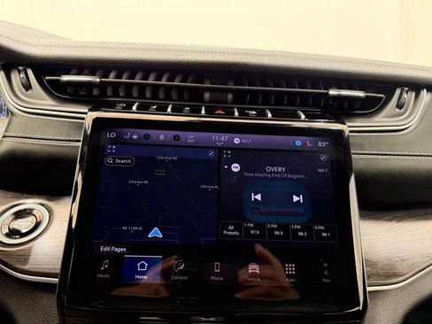 Used 2024 Jeep Grand Cherokee L Limited w/ Luxury Tech Group II image 36