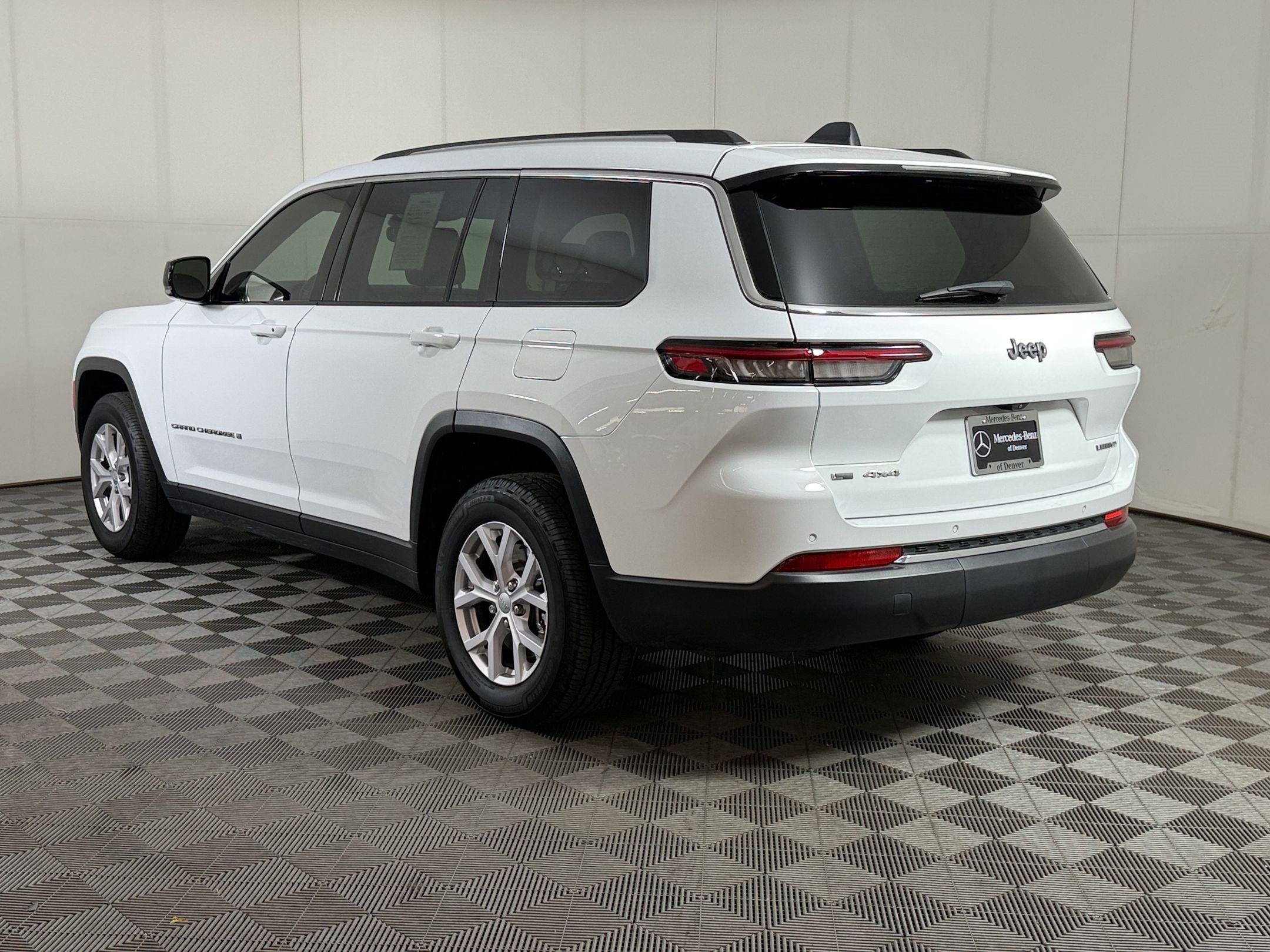 Used 2021 Jeep Grand Cherokee L Limited AWD/4WD image 3