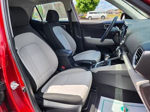Used 2024 Hyundai Venue SEL FWD image 21