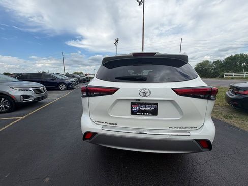 Used 2020 Toyota Highlander Platinum image 4