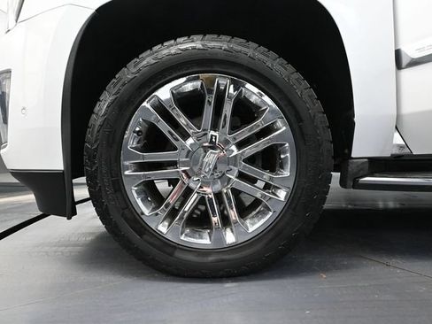Used 2017 Cadillac Escalade ESV 4WD image 16