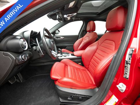 Used 2023 Alfa Romeo Giulia Veloce AWD/4WD image 10