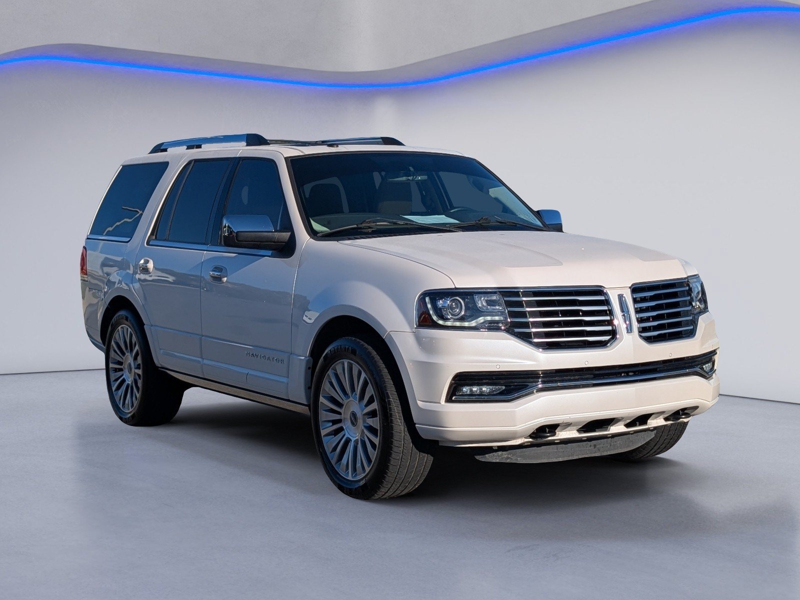 Used 2017 Lincoln Navigator Reserve AWD/4WD image 4