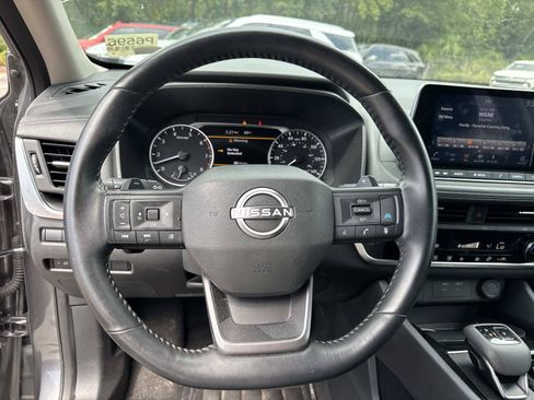 Used 2025 Nissan Rogue SV AWD/4WD image 15