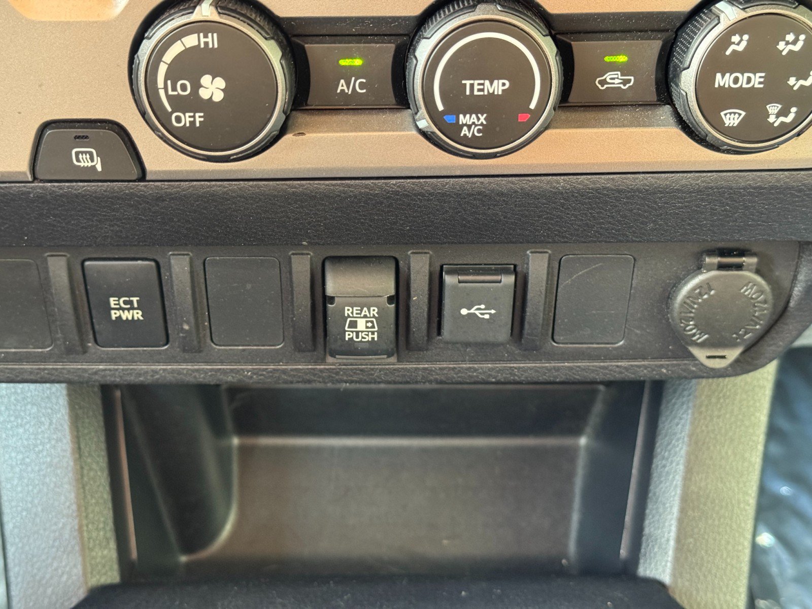 Used 2020 Toyota Tacoma SR5 RWD image 25