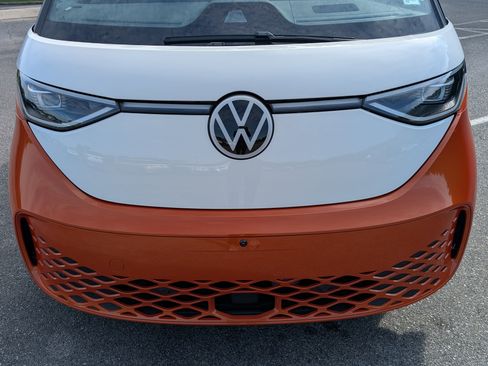 Used 2025 Volkswagen ID. Buzz Pro S Plus RWD image 13