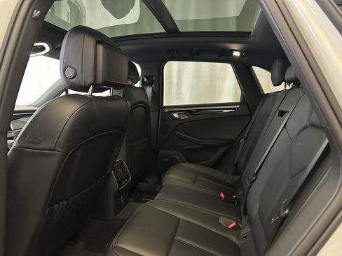 Used 2025 Porsche Macan image 24