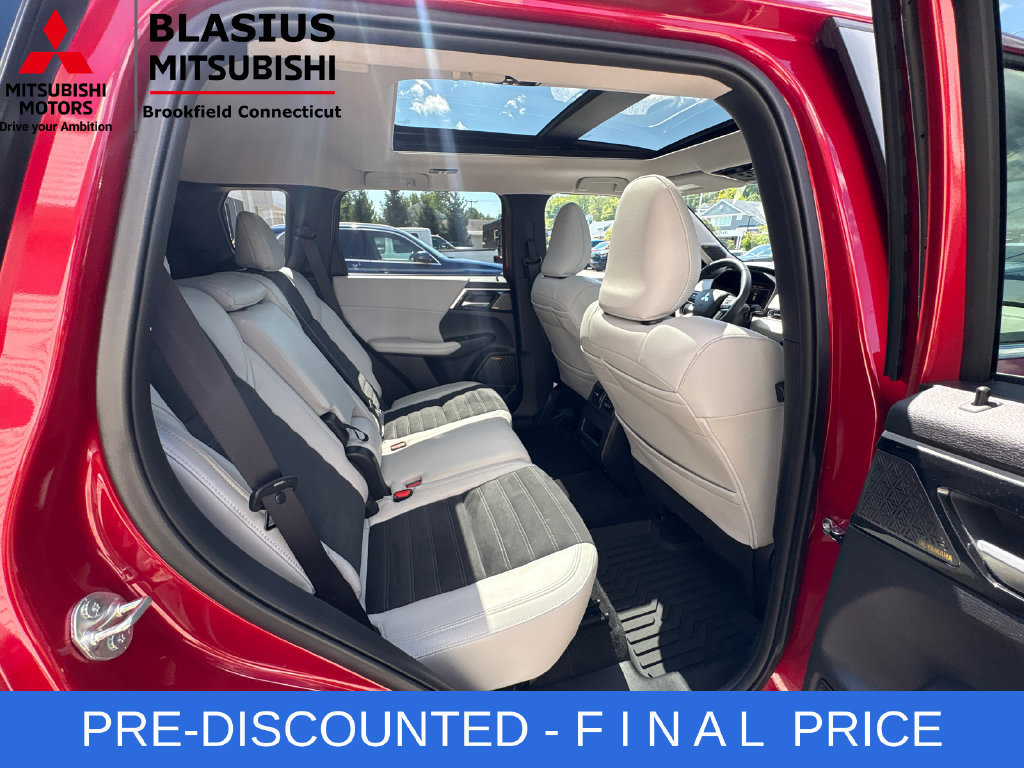Used 2025 Mitsubishi Outlander SE AWD/4WD image 40
