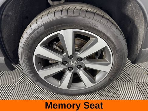 Used 2025 Honda Pilot Touring image 15