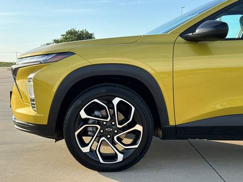 Used 2024 Chevrolet Trax RS w/ Sunroof Package FWD image 5