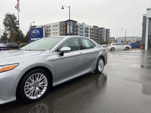 Used 2018 Toyota Camry XLE w/ Audio Package image 3