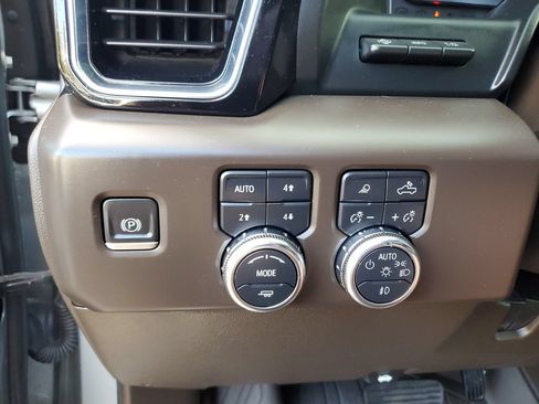Used 2024 GMC Sierra 3500 Denali w/ Denali Reserve Package AWD/4WD image 30
