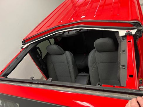 Used 2025 Jeep Wrangler Unlimited Sahara image 64