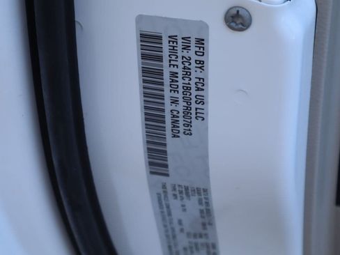 Used 2023 Chrysler Pacifica Touring-L FWD image 29