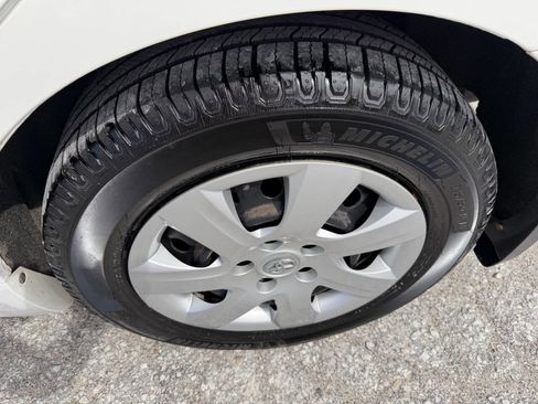 Used 2010 Toyota Camry LE image 10