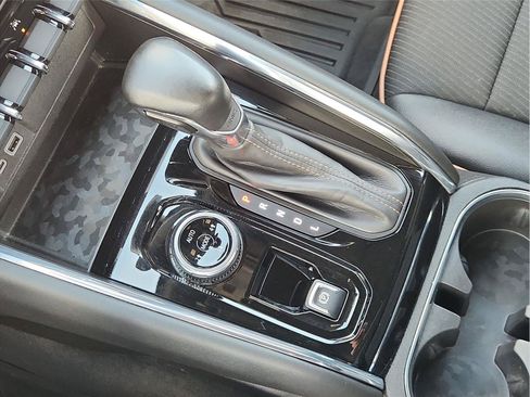 Used 2023 GMC Canyon AT4 AWD/4WD image 16
