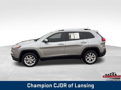 Used 2018 Jeep Cherokee Latitude image 4