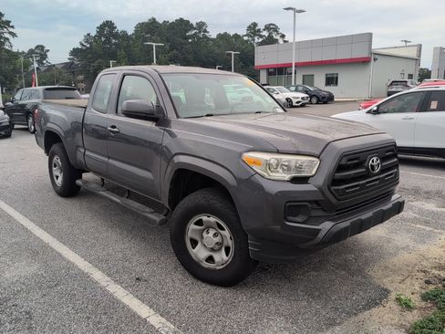 Used 2017 Toyota Tacoma SR RWD image 1