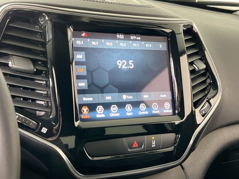 Used 2022 Jeep Cherokee Limited image 14