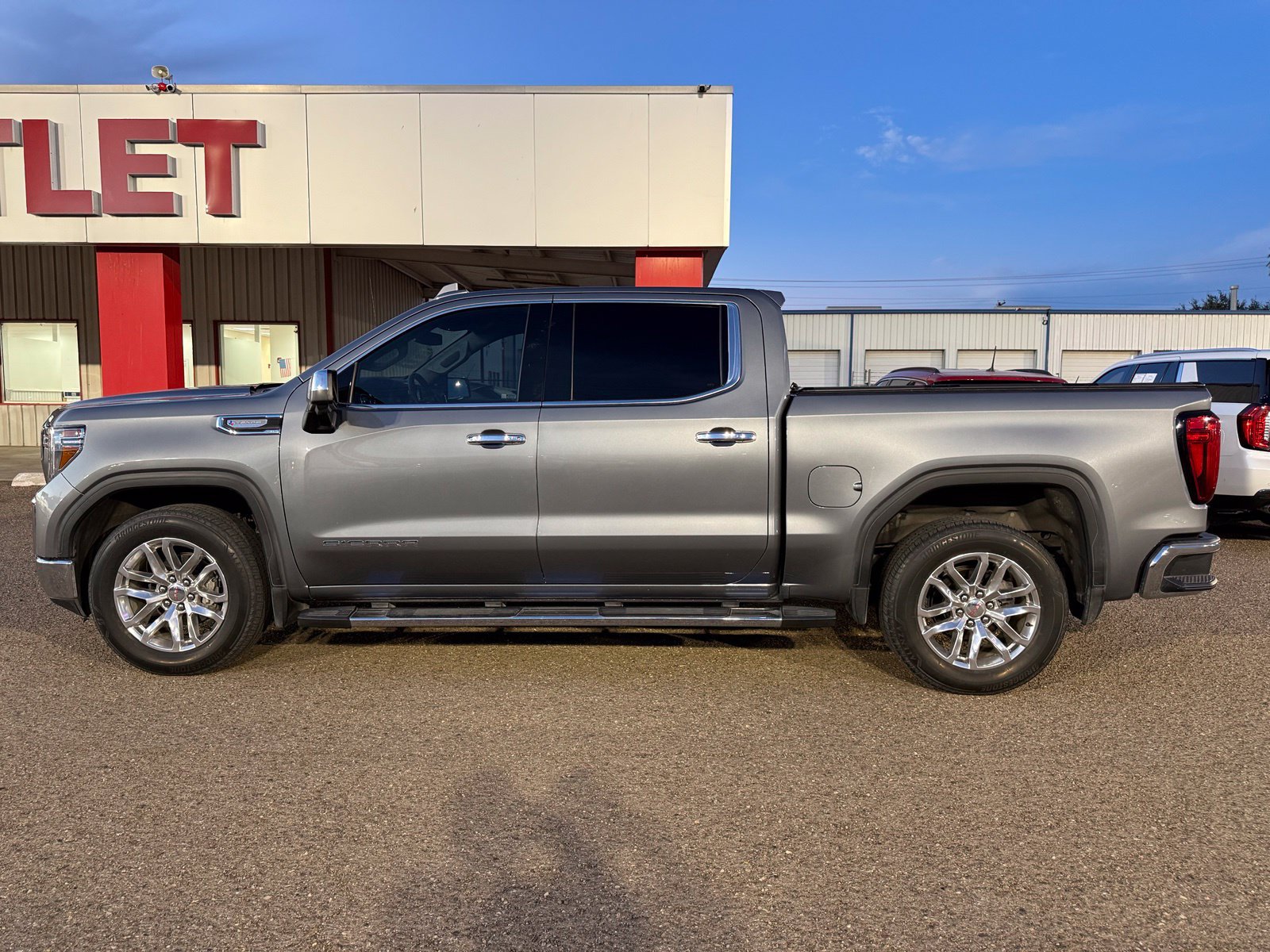 Used 2021 GMC Sierra 1500 SLT RWD image 3