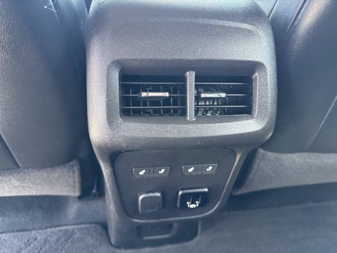 Used 2018 Chevrolet Equinox Premier FWD image 34