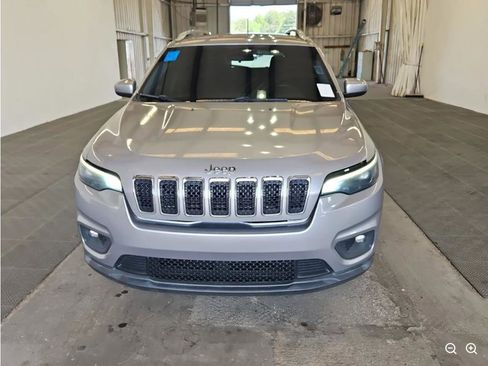 Used 2019 Jeep Cherokee Latitude w/ Popular Appearance Group FWD image 3