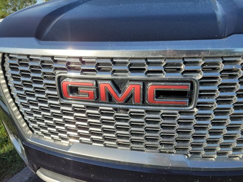 Used 2022 GMC Yukon Denali image 9