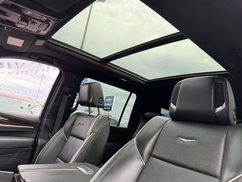 Used 2022 Cadillac Escalade ESV Premium Luxury AWD/4WD image 10