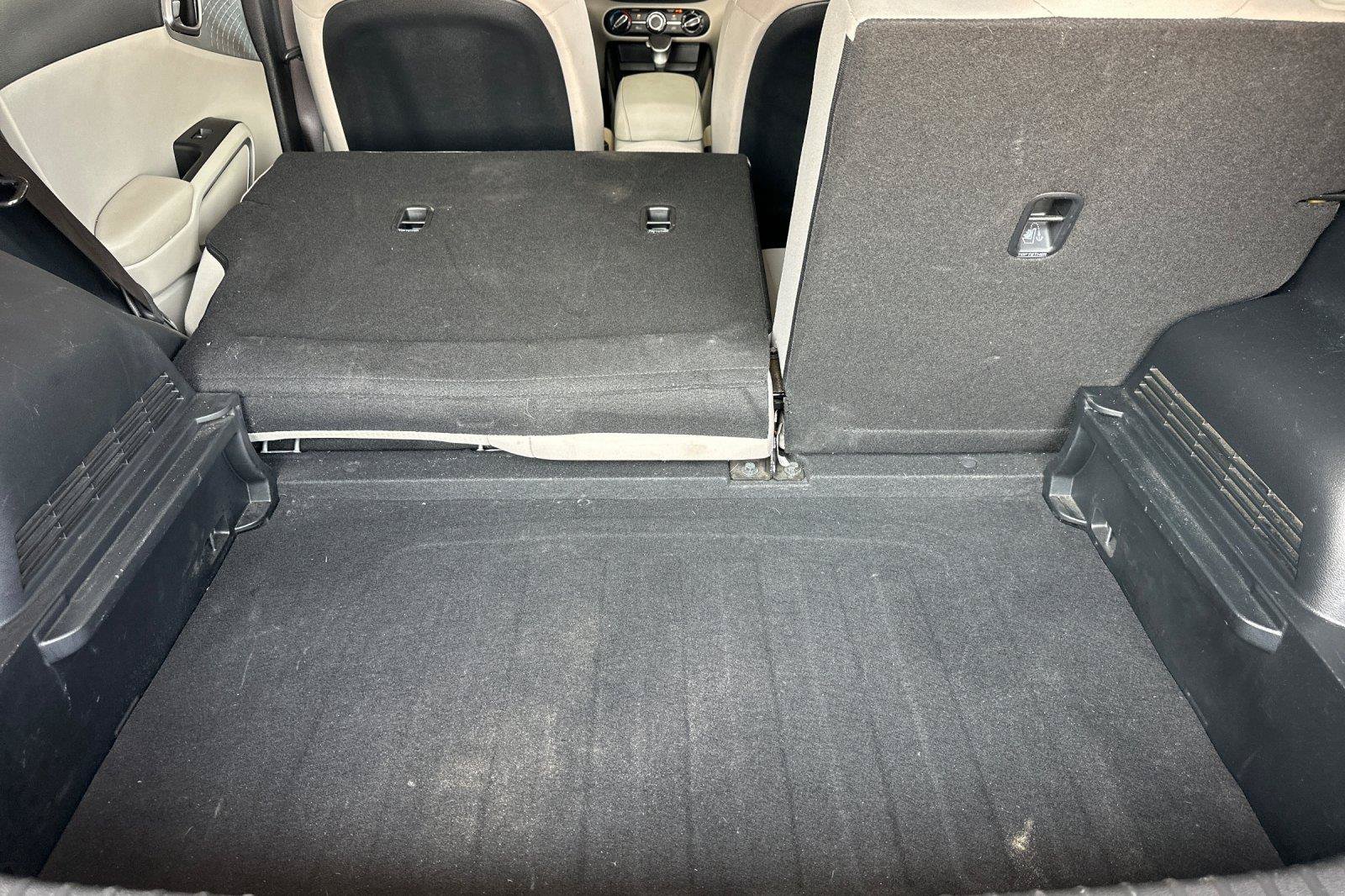 Used 2023 Kia Soul LX w/ LX Technology Package FWD image 14