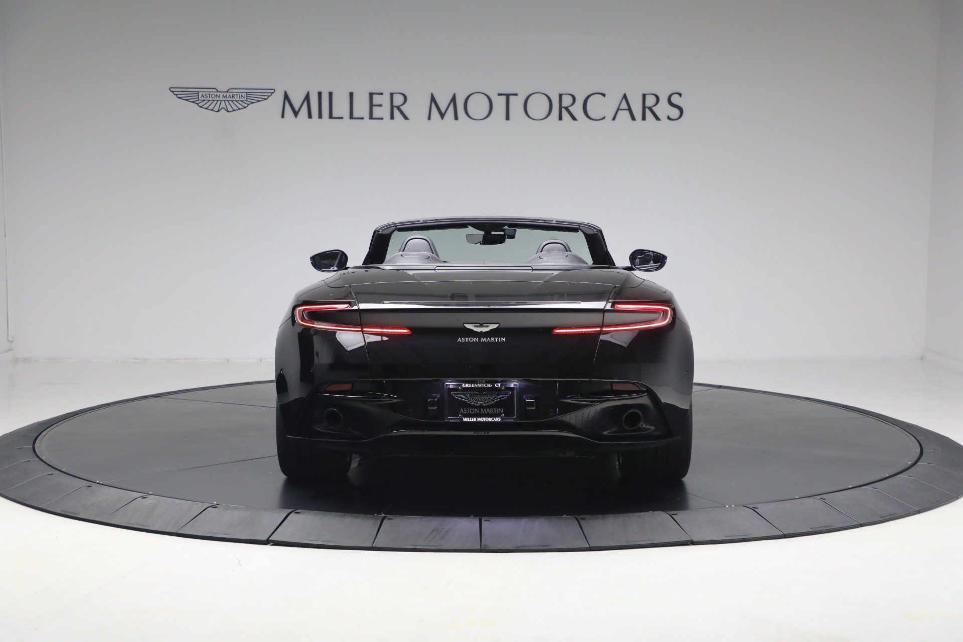 Used 2020 Aston Martin DB11 Volante RWD image 24