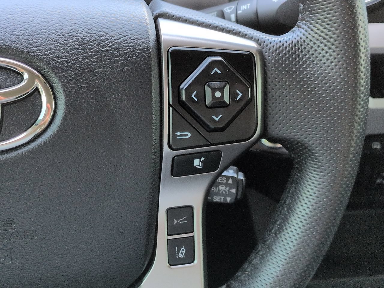Used 2023 Toyota Tacoma SR5 AWD/4WD image 26