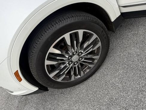 Used 2017 Cadillac XT5 Premium Luxury w/ Driver Assist Package AWD/4WD image 15