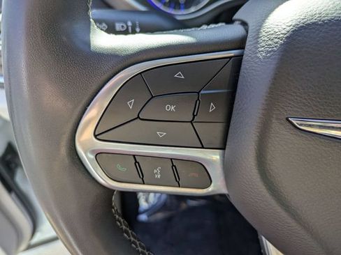 Used 2023 Chrysler Pacifica Touring-L FWD image 19