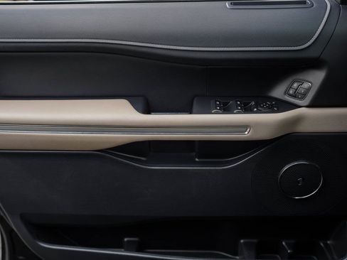 Used 2022 Ford Expedition Max Limited image 39