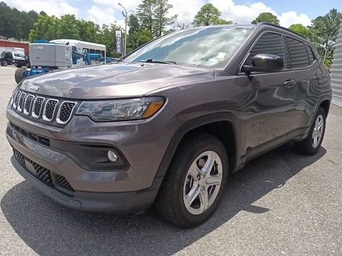 Used 2024 Jeep Compass Latitude AWD/4WD image 7