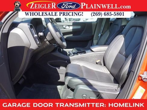 Used 2023 Volvo XC40 B5 Plus w/ Protection Package Premier image 17