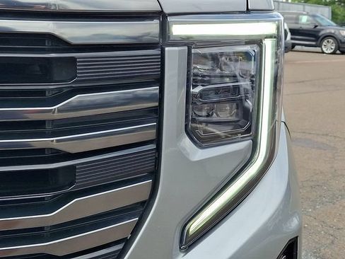 Used 2023 GMC Sierra 1500 AT4 w/ Technology Package AWD/4WD image 9