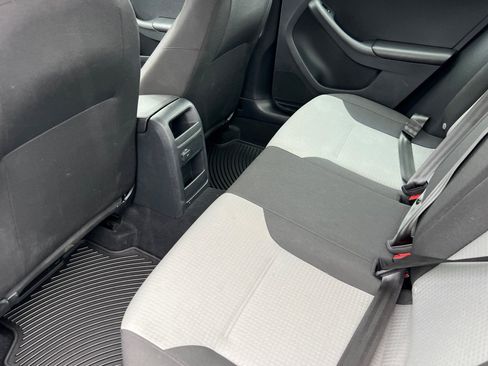 Used 2017 Volkswagen Jetta S image 9