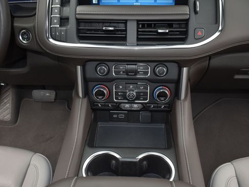 Used 2024 Chevrolet Tahoe LT w/ Luxury Package image 19