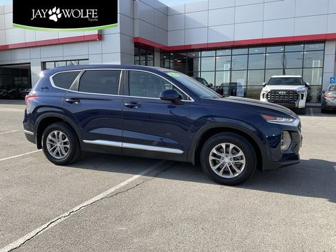 Used 2019 Hyundai Santa Fe SE image 1
