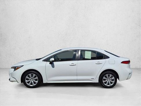 Used 2024 Toyota Corolla LE AWD/4WD image 9
