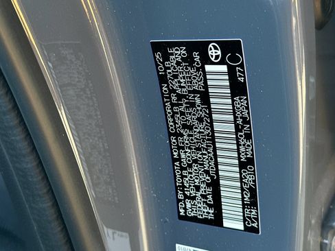 Used 2026 Toyota Prius XLE FWD image 4