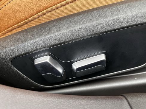 Used 2023 BMW 330i Sedan w/ Premium Package image 26