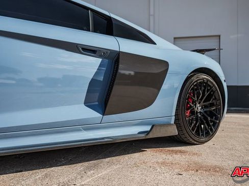 Used 2018 Audi R8 V10 w/ Premium Package image 25