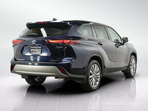 Used 2024 Toyota Highlander Platinum AWD/4WD image 5