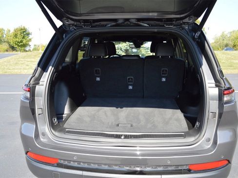 Used 2023 Jeep Grand Cherokee Altitude image 33