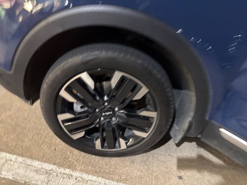 Used 2024 Kia Telluride SX w/ Towing Package image 6