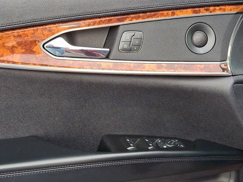 Used 2019 Lincoln Nautilus Reserve image 13