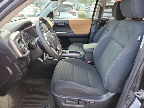 Used 2020 Toyota Tacoma SR5 image 20