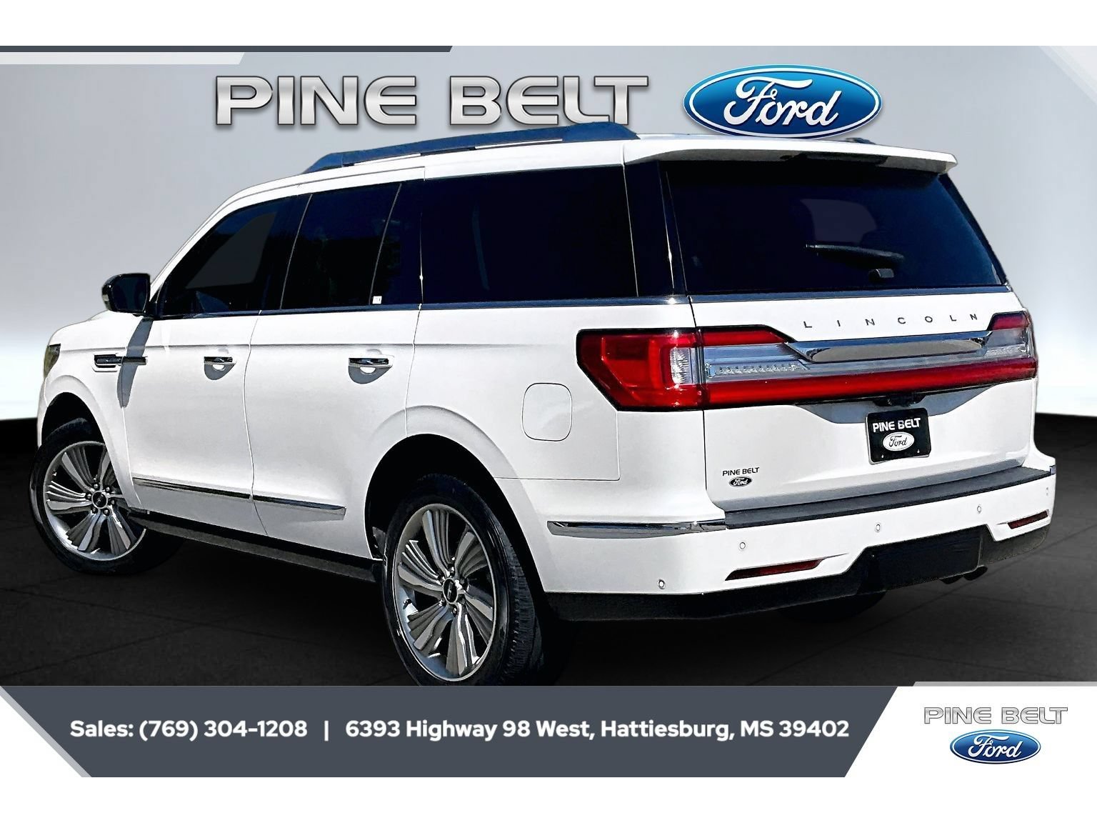 Used 2018 Lincoln Navigator Select w/ Technology Package RWD image 2